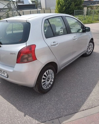 Toyota Yaris cena 15000 przebieg: 206000, rok produkcji 2006 z Ząbki małe 56